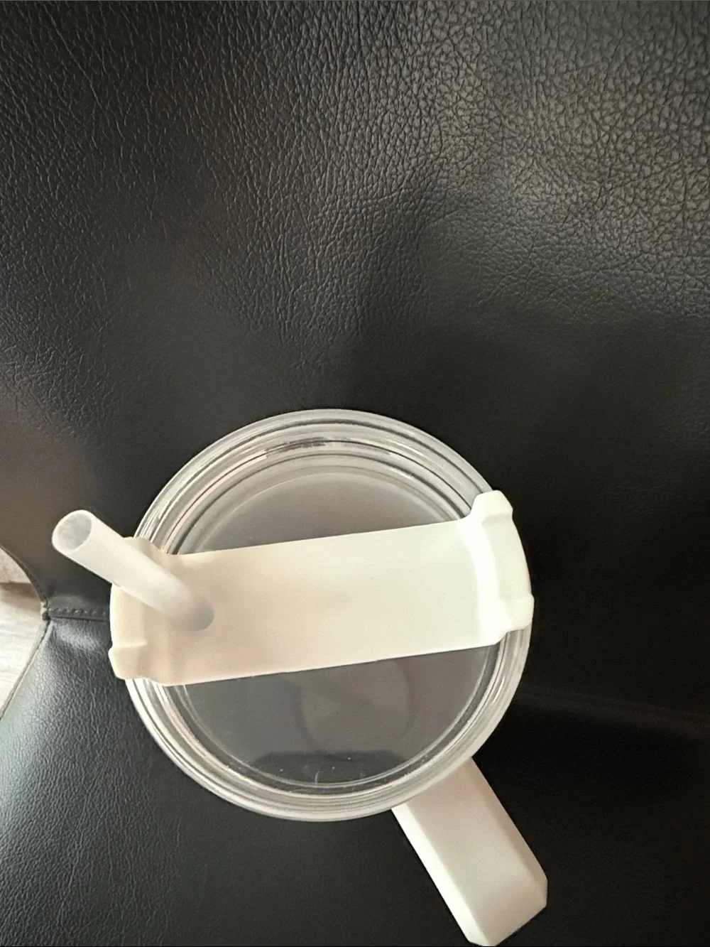 Chicago-Themed White Travel Tumbler with Straw
